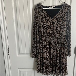 Chic Leopard Long Sleeve Dress